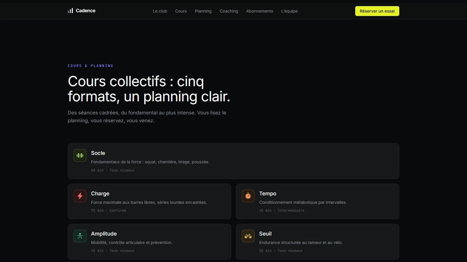 Section « Cours & planning » titrée « Cours collectifs : cinq formats, un planning clair. » avec les cartes des formats Socle, Charge, Tempo, Amplitude et Seuil, chacune annotée de sa durée et de son niveau, du fondamental « squat, charnière, tirage, poussée » à l'endurance structurée au rameur et au vélo