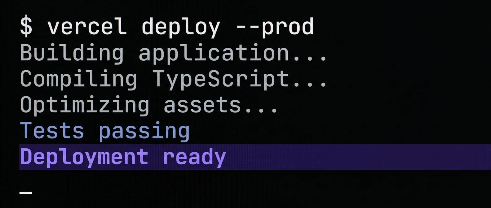 Capture macro d'un terminal de développeur sur fond noir mat affichant un build log de déploiement en monospace : commande vercel deploy, étapes de build et de compilation, ligne 'Tests passing' en bleu glaucious, ligne finale 'Deployment ready' surlignée en violet tekhelet.